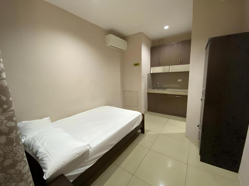 Oyo 766 Ichehan Apartments Manila Zewnętrze zdjęcie